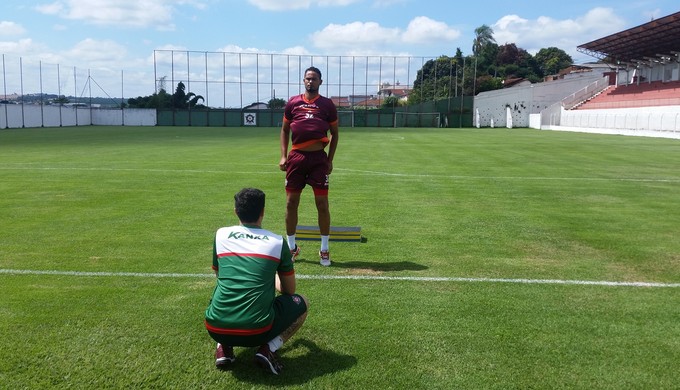 Goleiro Bruno já treina no Boa Esporte (Foto: Régis Melo)