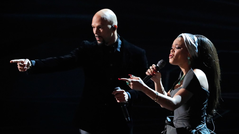 Rapper Common e cantora Andra Day interpretam 'Stand Up for Something', candidata na categoria Melhor Música Original do Oscar 2018 (Foto: Lucas Jackson/Reuters)