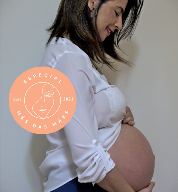 Renata engravidou naturalmente de Julia, aos 44 anos, e com um tratamento em andamento (Foto: Arquivo Pessoal/Renata Santana)