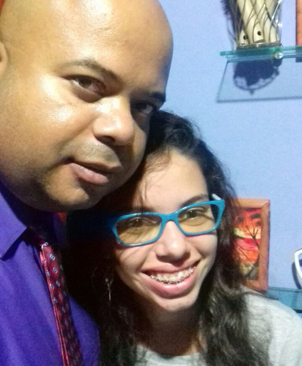 Queren e o padrasto, que agora é pai afetivo, termo usado pela Justiça  (Foto: Arquivo Pessoal)