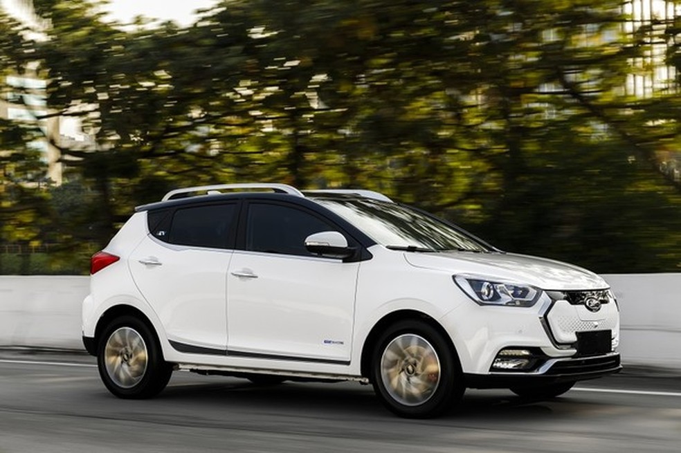 JAC iEV40 é um dos modelos mais espaçosos da lista — Foto: Autoesporte