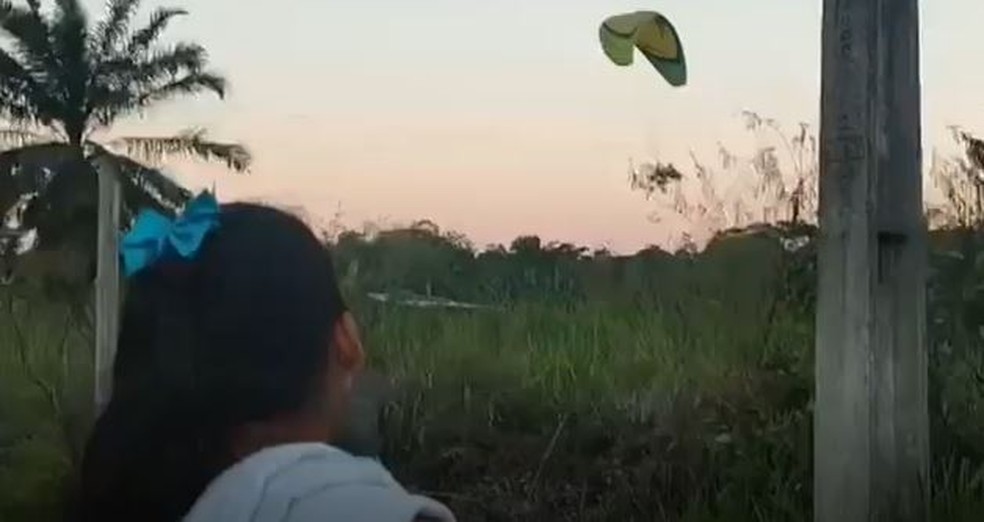 Paramotor  bateu em fio no interior do Amazonas  — Foto: Reprodução 