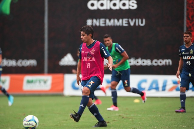 Flamengo enfrenta Mesquita para testar Conca em jogo-treino no Ninho