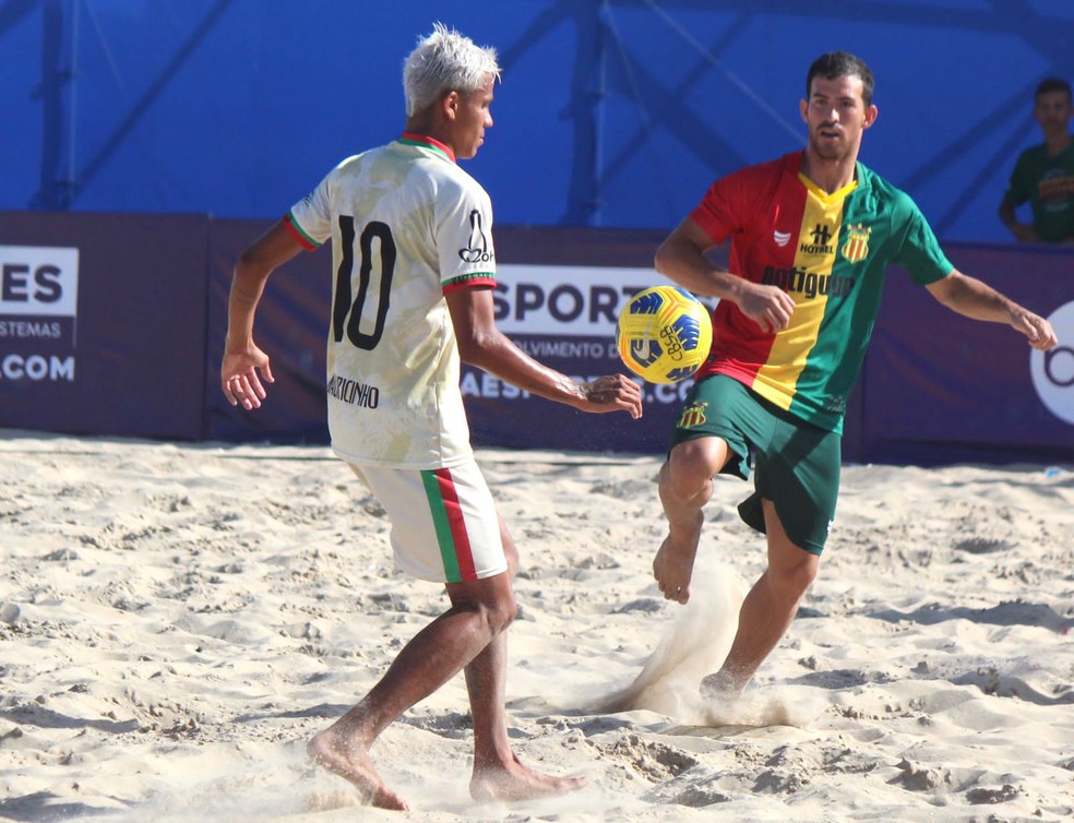 Dener fez tr&ecirc;s gols e comandou a vit&oacute;ria do Sampaio &mdash; Foto: Nilton Brito/ NB Photopress