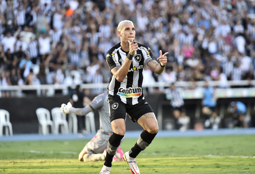 Navarro tem 14 gols e 9 assistncias na Srie B  Foto: Andr Duro/ge