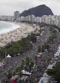 Praia de Copacabana durante a Jornada Mundial da Juventude (Foto: Agência EFE)