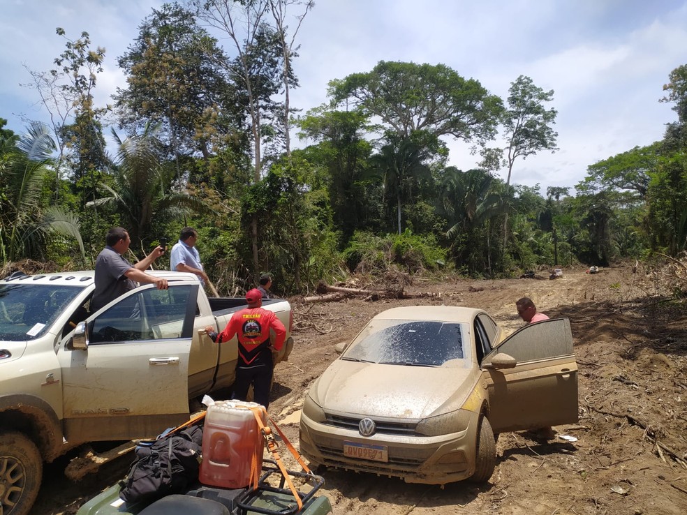 Ramal entre Cruzeiro do Sul e Porto Walter está com lama  — Foto: Asscom/PM