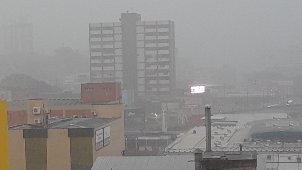 Chuva de alta intensidade em São Bernardo do Campo, no ABC Paulista — Foto: Patrícia Basílio/g1