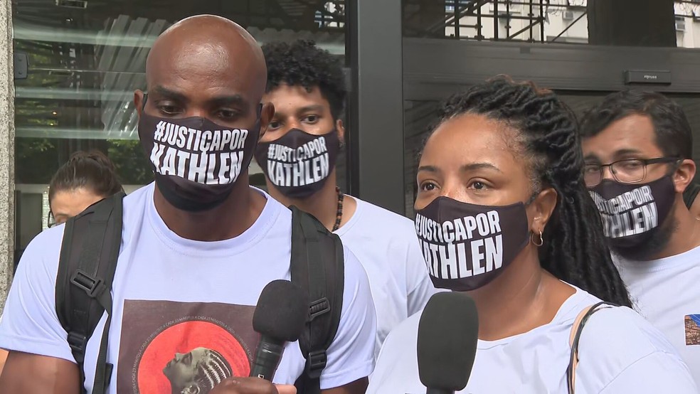 Familiares de Kathlen Romeu cobram Justiça pela jovem  — Foto: Reprodução/ TV Globo
