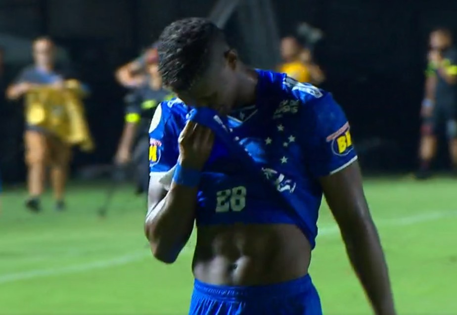 Choro Poucas Palavras E Cabeca Baixa As Reacoes Dos Jogadores Do Cruzeiro Apos Mais Uma Derrota Cruzeiro Ge