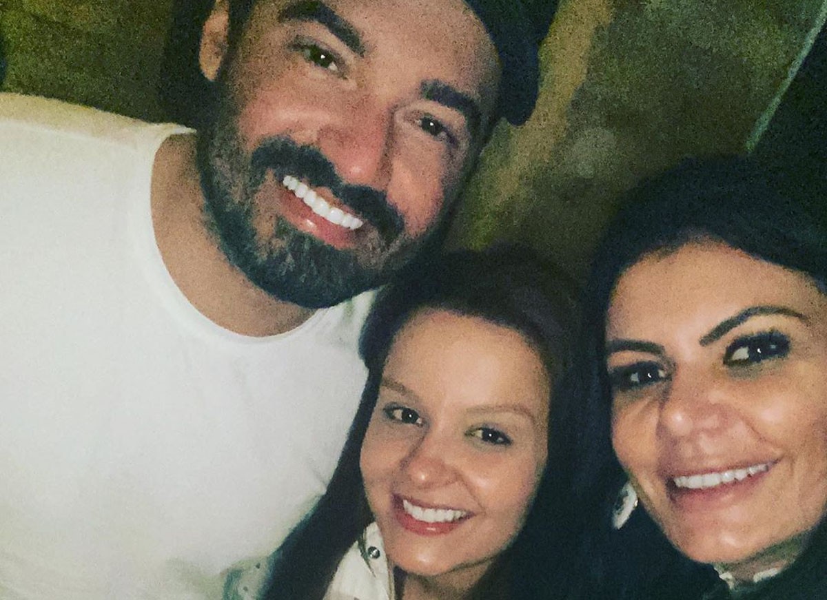 Fernando Zor e Maiara aparecem juntos em selfie com fã (Foto: Reprodução / Instagram)