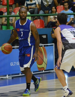 Sósia do zagueiro Dedé lidera time do Equador na Liga Sul-Americana