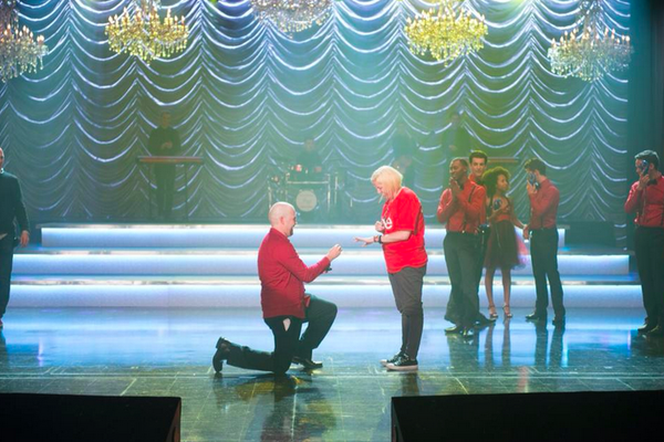 John e Nancy Motes no set de 'Glee' (Foto: Facebook)