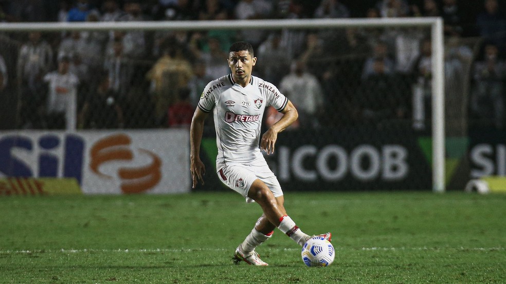 Andr�, do Fluminense, contra o Santos, na Vila Belmiro � Foto: LUCAS MER�ON / FLUMINENSE F.C.