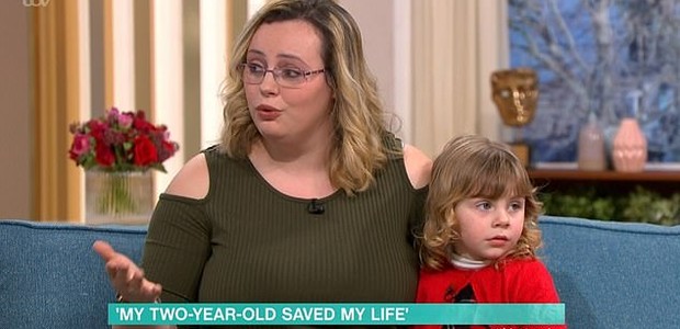 Samantha e a filha contaram a história no This Morning (Foto: Reprodução/ITV)