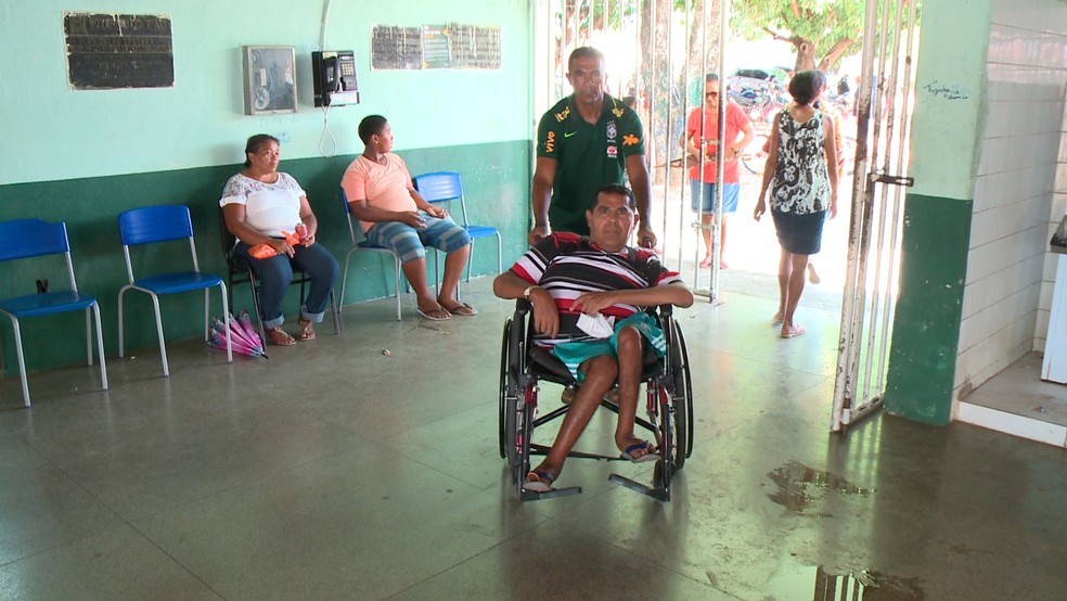 Cadeirante reclamou da falta de acessibilidade em local de votaÃ§Ã£o â Foto: ReproduÃ§Ã£o/TV Clube
