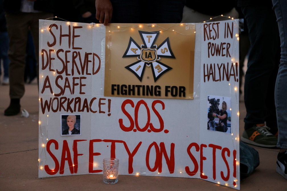 Vigília em homenagem à Halyna Hutchins em Albuquerque, Novo México, em 23 de outubro de 2021 — Foto: Kevin Mohatt/Reuters