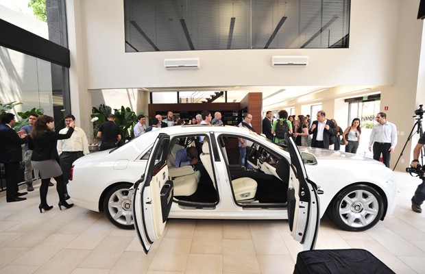 Rolls-Royce Ghost chega ao Brasil por R$ 2,3 milhões (Foto: Divulgação)