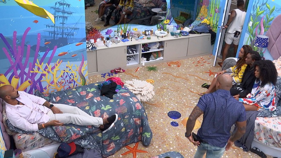 Fred Nicácio se levanta e  — Foto: Globo