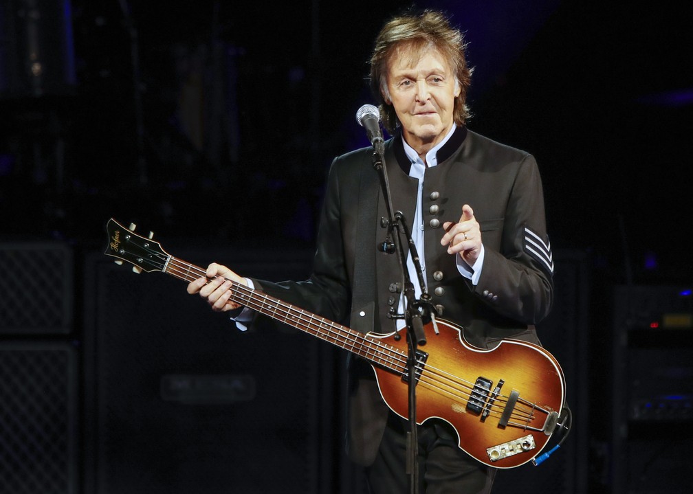 Paul McCartney durante show no Hollywood Casino, em julho de 2017 — Foto: Kamil Krzaczynski / AFP