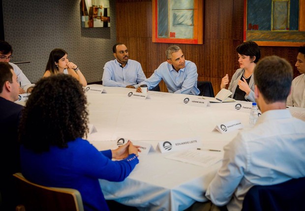 O ex-presidente norte-americano Barack Obama em reunião com jovens líderes no Brasil (Foto: Felipe Neves)
