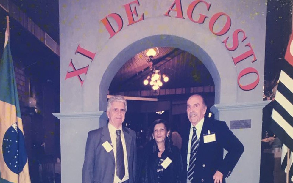 Ex-ministro do TSE, Hugo Gueiros Bernardes (falecido), Dra. Heloisa Mendonça e o ex-procurador do DF,  Rubens de Barros Brisola (falecido) (Foto: Arquivo pessoal)