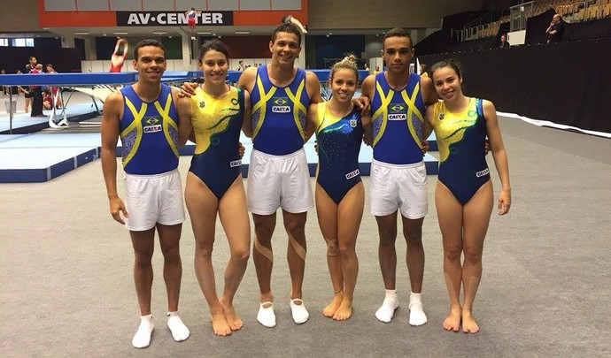 Equipe brasileira no Mundial de trampolim acrobático (Foto: Divulgação)