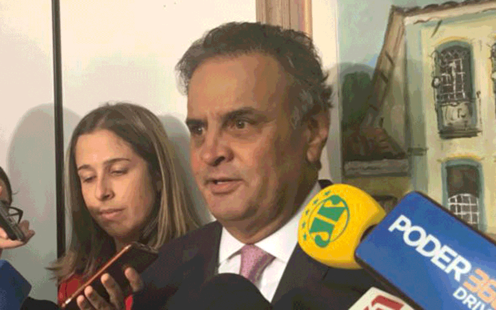 O senador Aécio Neves durante entrevista sobre julgamento hoje no Supremo, que decidirá se ele se tornará réu (Foto: Alessandra Modzeleski / G1)