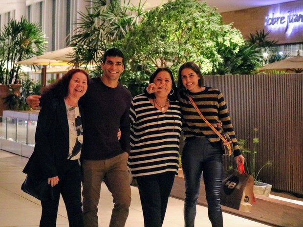 Deborah Secco, Hugo Moura e família (Foto: Instagram/Reprodução)