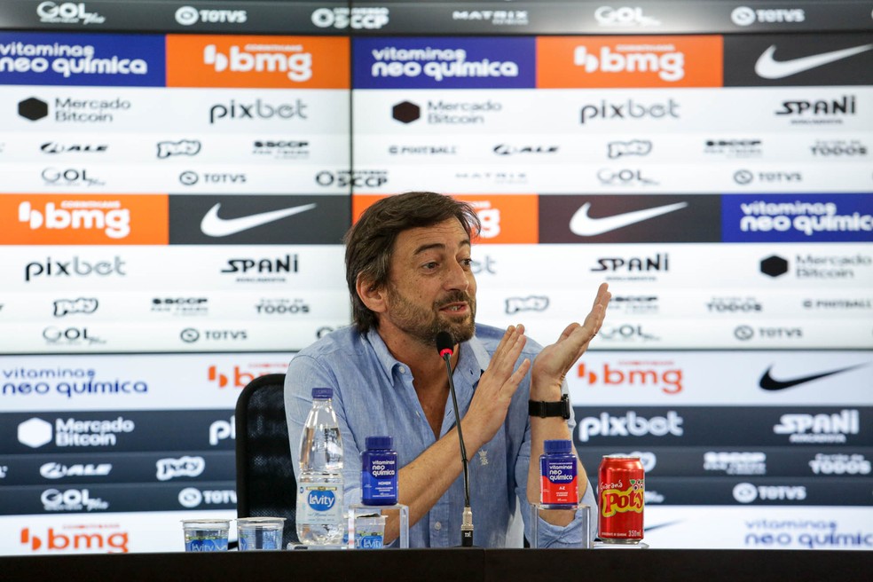 Duilio Monteiro Alves em entrevista coletiva no CT do Corinthians — Foto: Rodrigo Coca/Ag.Corinthians