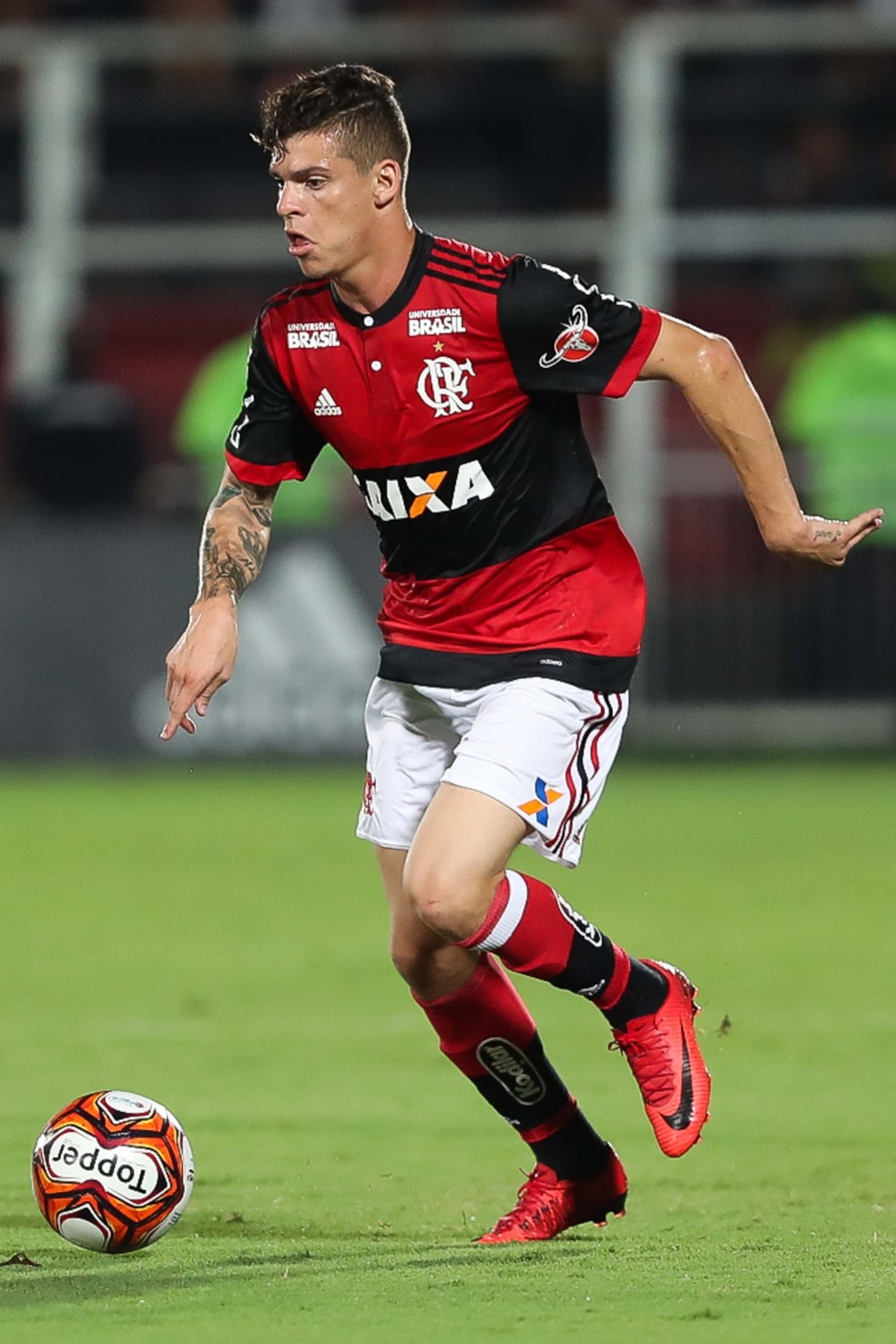 Jovem volante Ronaldo, de 22 anos, interessa ao Santos na negocia&ccedil;&atilde;o &mdash; Foto: Gilvan de Souza/Flamengo