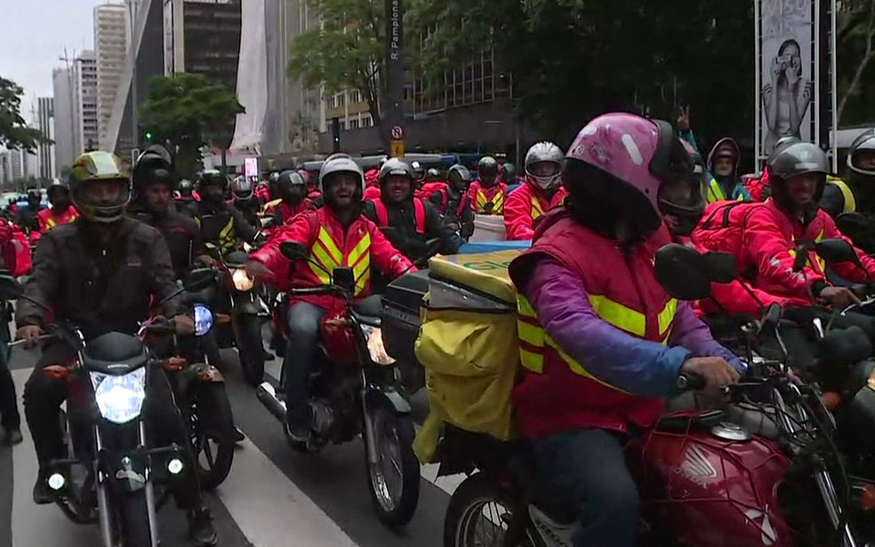 Protesto de motociclistas contra valor do frete de aplicativo  — Foto: Reprodução/TV Globo
