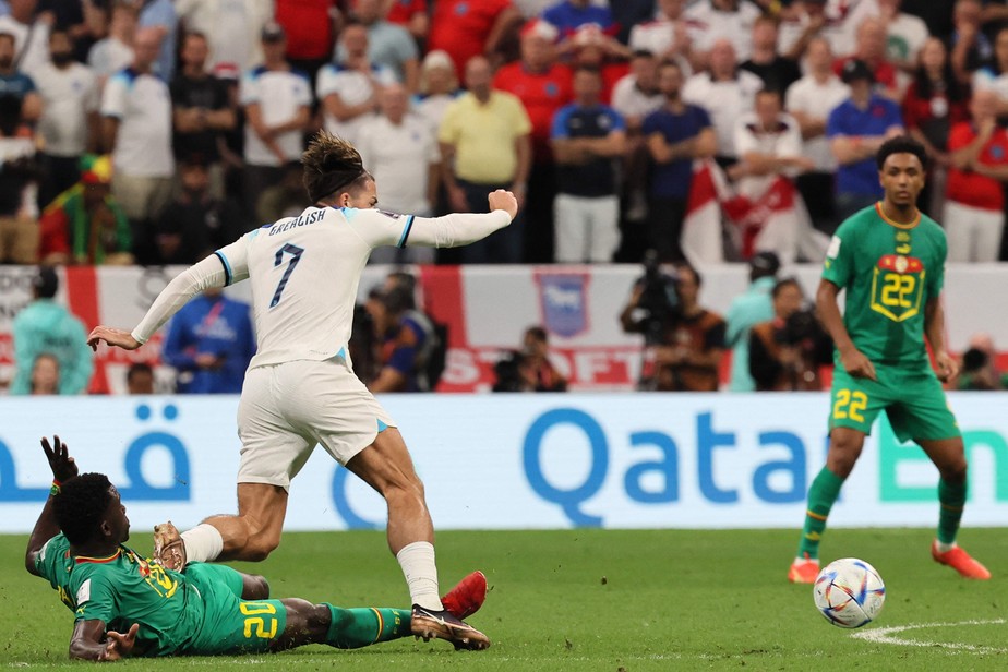 Panturrilha de Grealish virou assunto durante jogo entre Inglaterra e Senegal