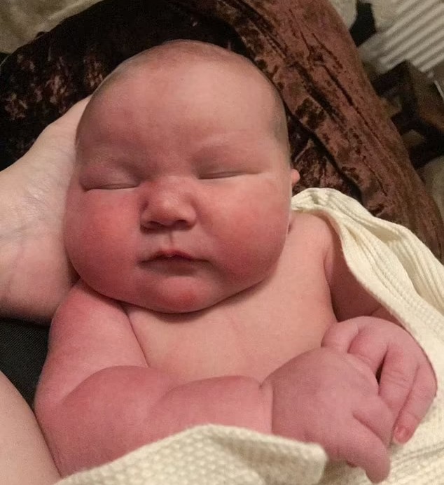 Fiona deu à luz bebê com mais de 5 kg (Foto: Reprodução/Daily Mail Mercury Press )