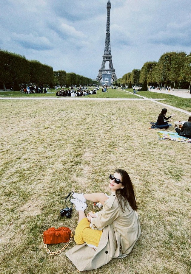 Camila Queiroz relembra viagem para Paris com Maísa (Foto: Reprodução/Instagram)