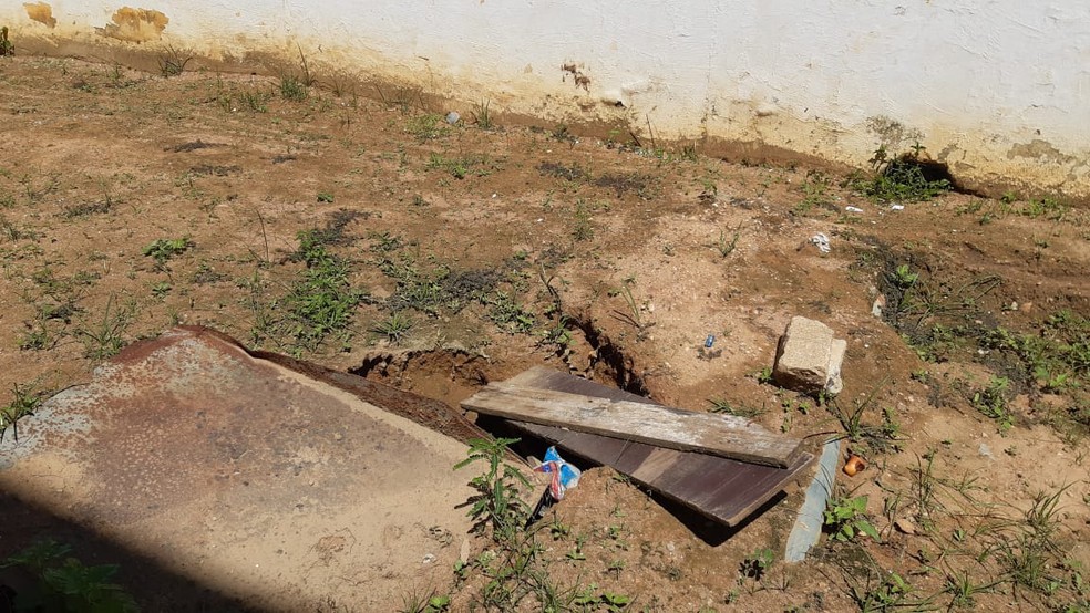 Fossa estourada no HEA, em Arapiraca, AL — Foto: Sindprev