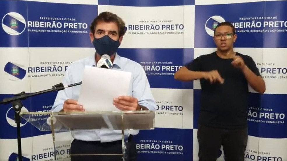 O prefeito de Ribeir&atilde;o Preto, SP, Duarte Nogueira (PSDB), em transmiss&atilde;o nesta quarta-feira (1&ordm;) &mdash; Foto: Reprodu&ccedil;&atilde;o/Facebook