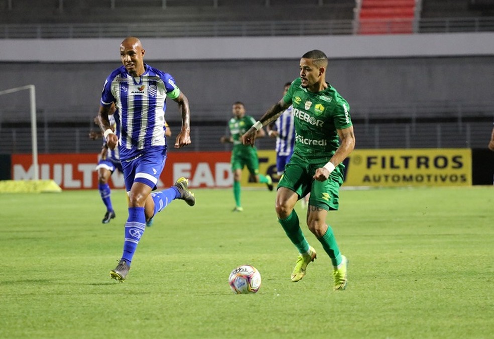 No confronto no Rei Pelé, CSA perdeu para o Cuiabá por 2 a 1 — Foto: Thiago Carvalho, AssCom Dourado