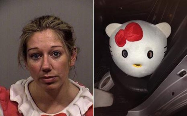 Mulher fantasiada de Hello Kitty foi presa por dirigir bêbada (Foto: AP/Smoking Gun)