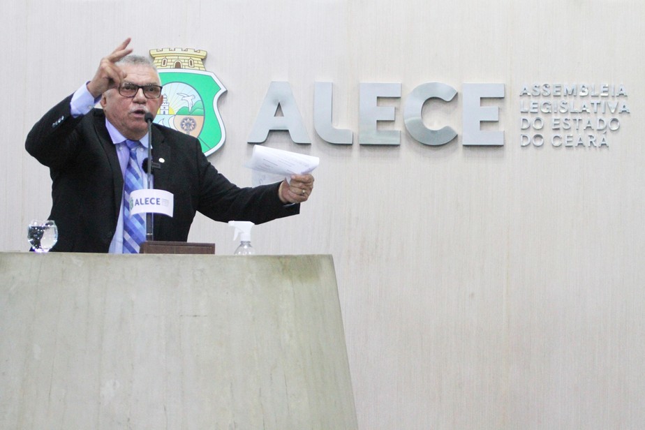 Deputado do PL faz ameaça em ato em Fortaleza: 'Se a gente não ganhar nas urnas, vamos ganhar na bala'; veja vídeo