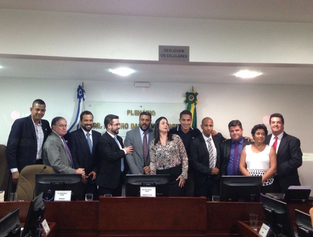 Árbitro de Bangu x Fla aparece ao lado de Guerrero em foto polêmica no TJD-RJ