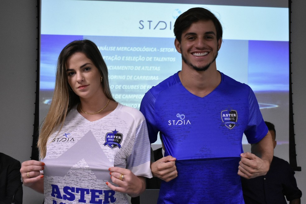 Uniformes do Aster Brasil foram apresentados, com o ex-BBB Manoel como modelo — Foto: João Brito/Aster Brasil