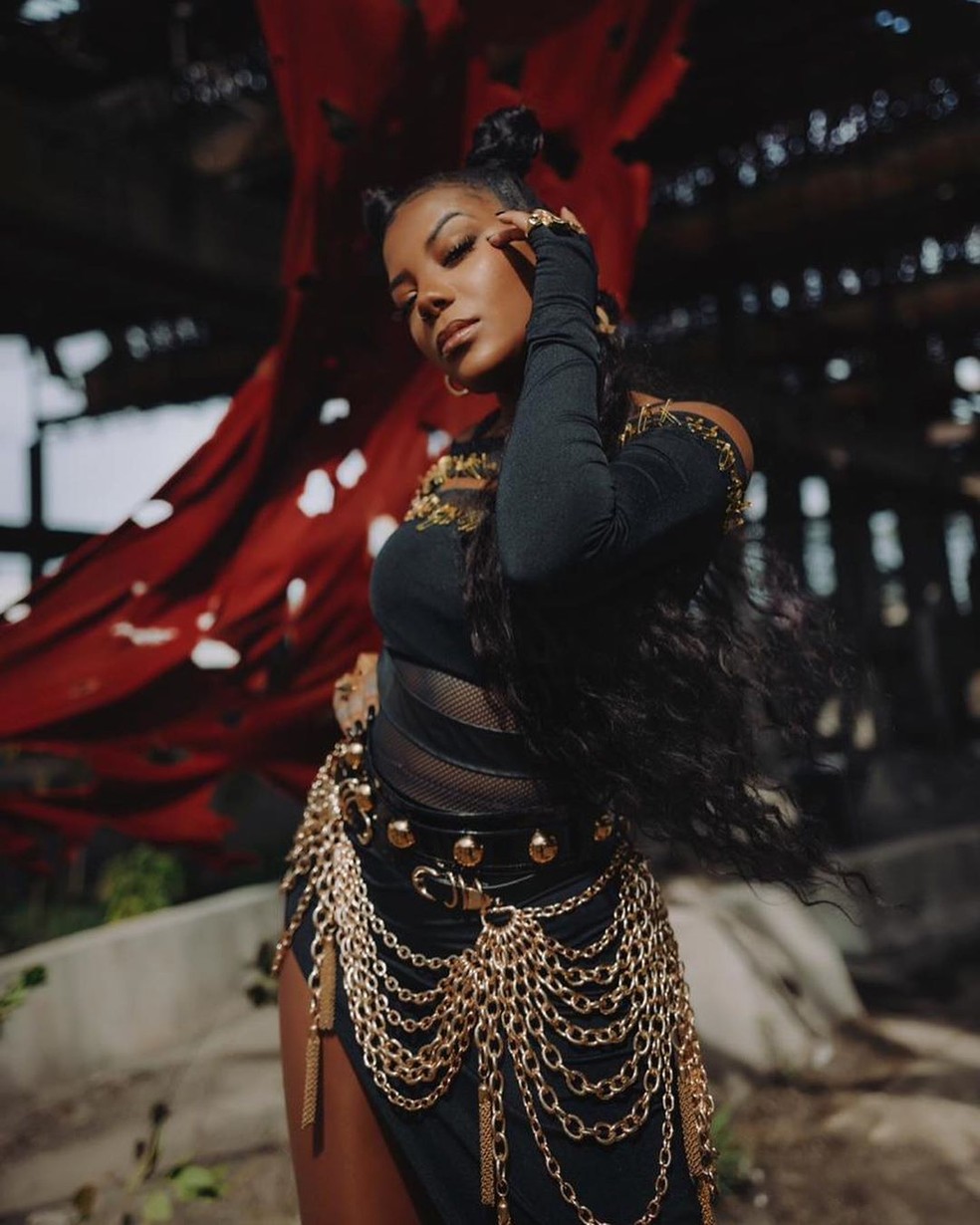 Ludmilla passa por cirurgia após ter problemas com prótese de silicone