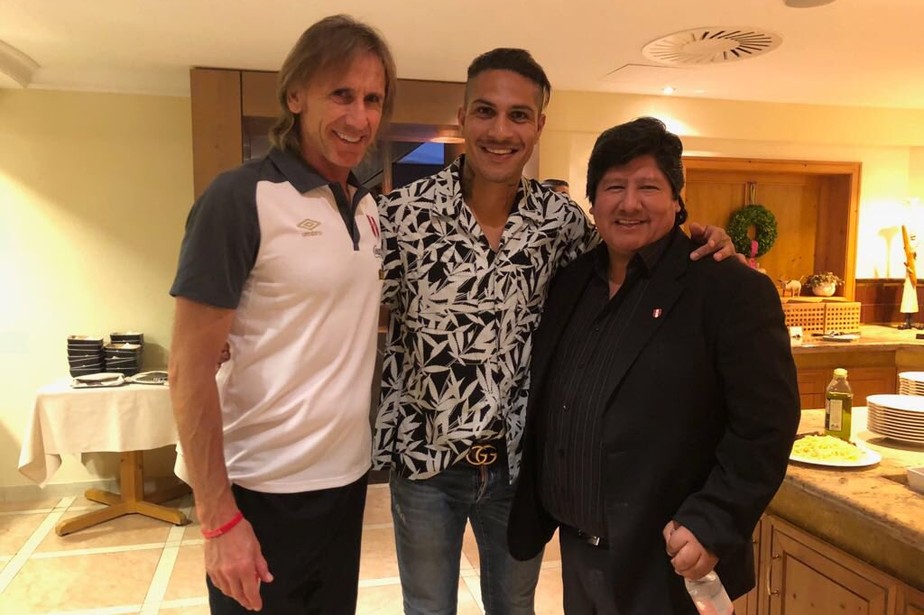Liberado para jogar a Copa, Guerrero se junta Ã  seleÃ§Ã£o peruana na Ãustria