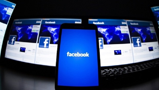 Logotipo do Facebook é visto em tela de computador (Foto: Reuters/Arquivo)