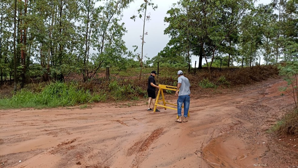 Trecho da Estrada da Palmeirinha foi interditado em Dracena (SP) — Foto: Diretoria de Comunicação/Prefeitura de Dracena