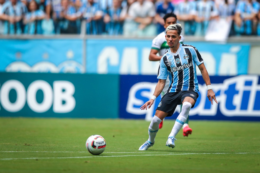 Gabriel Teixeira na vitória do Grêmio diante do Guarani — Foto: Lucas Uebel/Divulgação/Grêmio