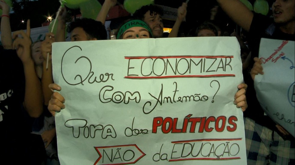 Protesto de estudantes do Ifes em Vitória — Foto: Wagner Martins/TV Gazeta