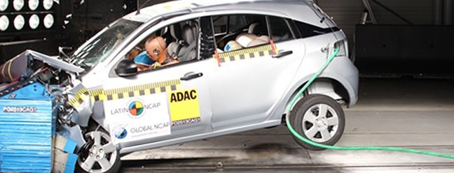 Chevrolet Agile sem airbag: 0 estrela para passageiro adulto (nota 0,00/17,00) e 2 estrelas para passageiro infantil (nota 16,35/49,00)