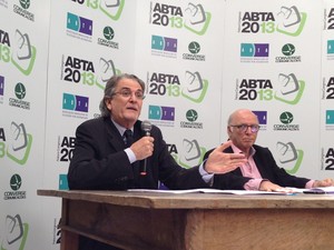 Em evento da ABTA, Oscar de Oliveira (esquerda) eRubens Glasberg (Foto: Anay Cury/G1)